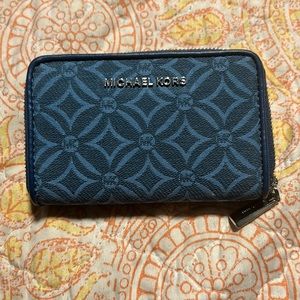 Michael Kors jet set small zip around card case